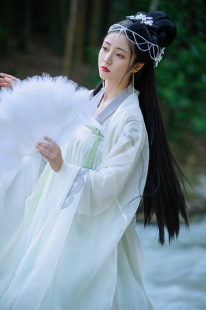 趴桌子打扑克的视频原声