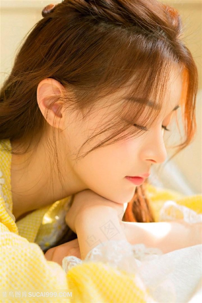 美女拉扯粉色小裤的极致享受